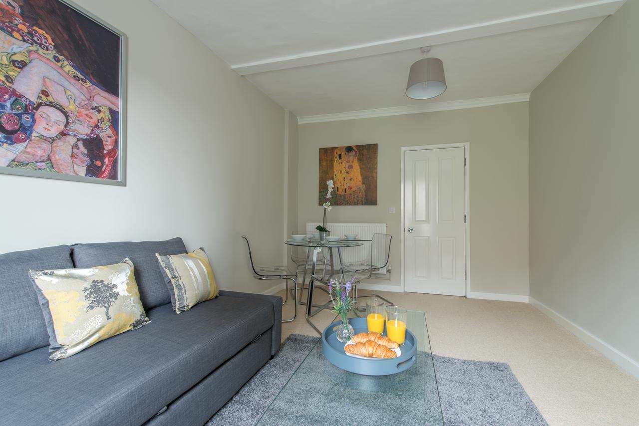 Central Windsor Apartment Facing The Castle Extérieur photo