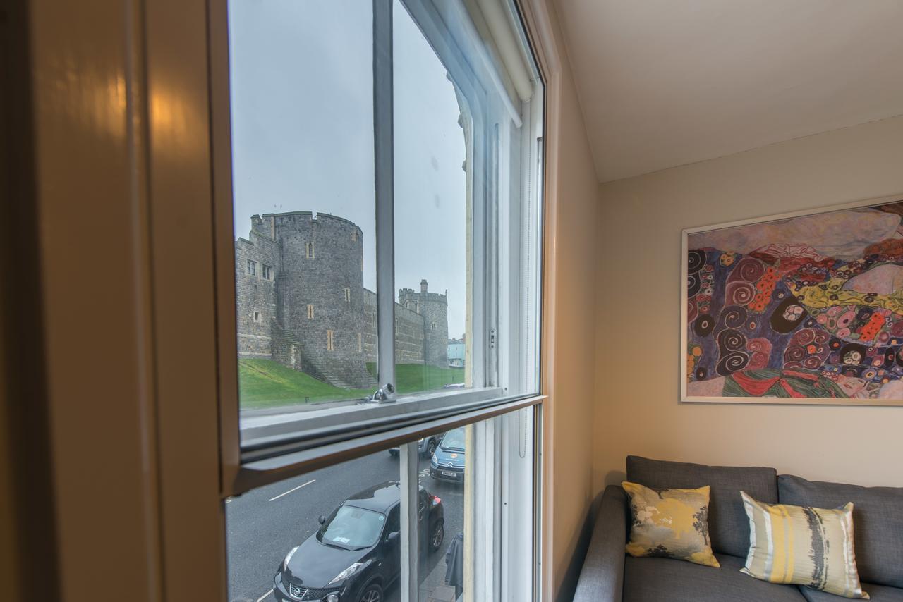 Central Windsor Apartment Facing The Castle Extérieur photo