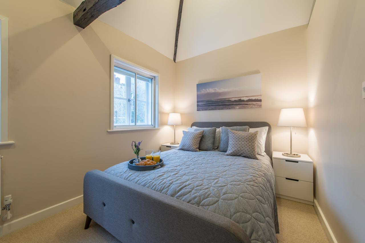 Central Windsor Apartment Facing The Castle Extérieur photo