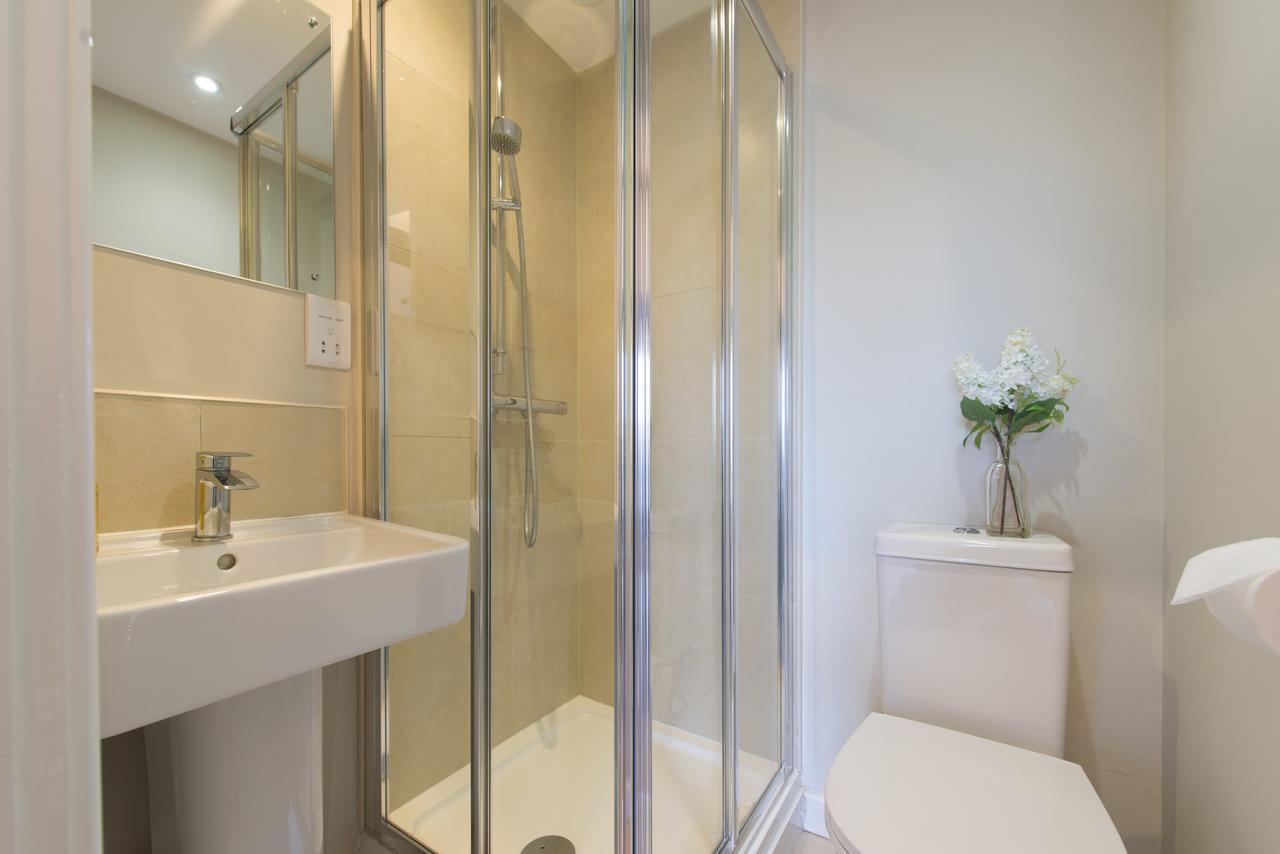 Central Windsor Apartment Facing The Castle Extérieur photo